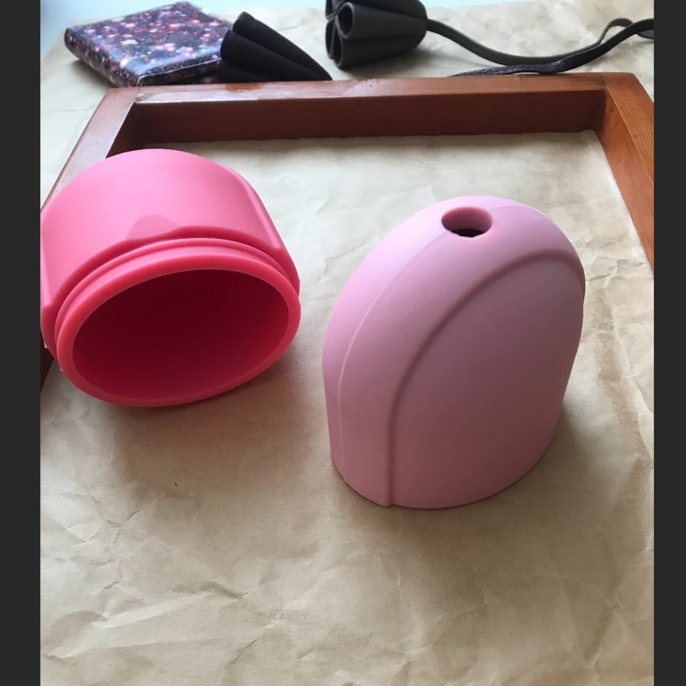 2/$29 Marc Jacobs tassels + facial beauty ice roller + Mz Wallace mirror - Picture 4 of 10